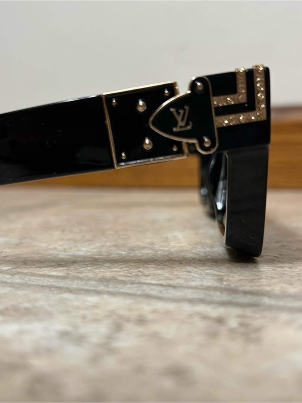 Louis Vuitton Black Sunglasses with Gold Detail
Millionaire - Picture 4 of 8